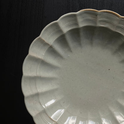 白磁輪花リム鉢（大）