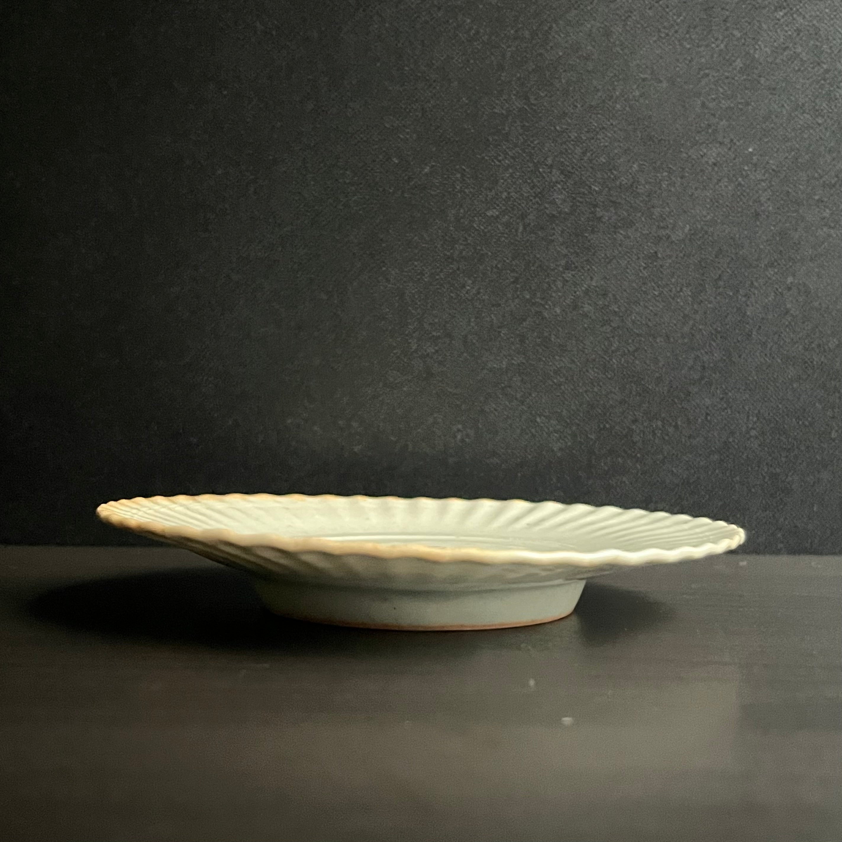 白磁金木犀文小皿