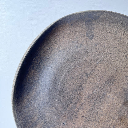 灰釉三方皿 ①