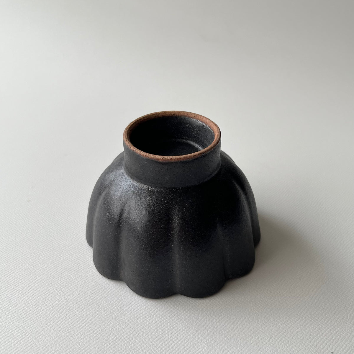 黒釉菊小鉢