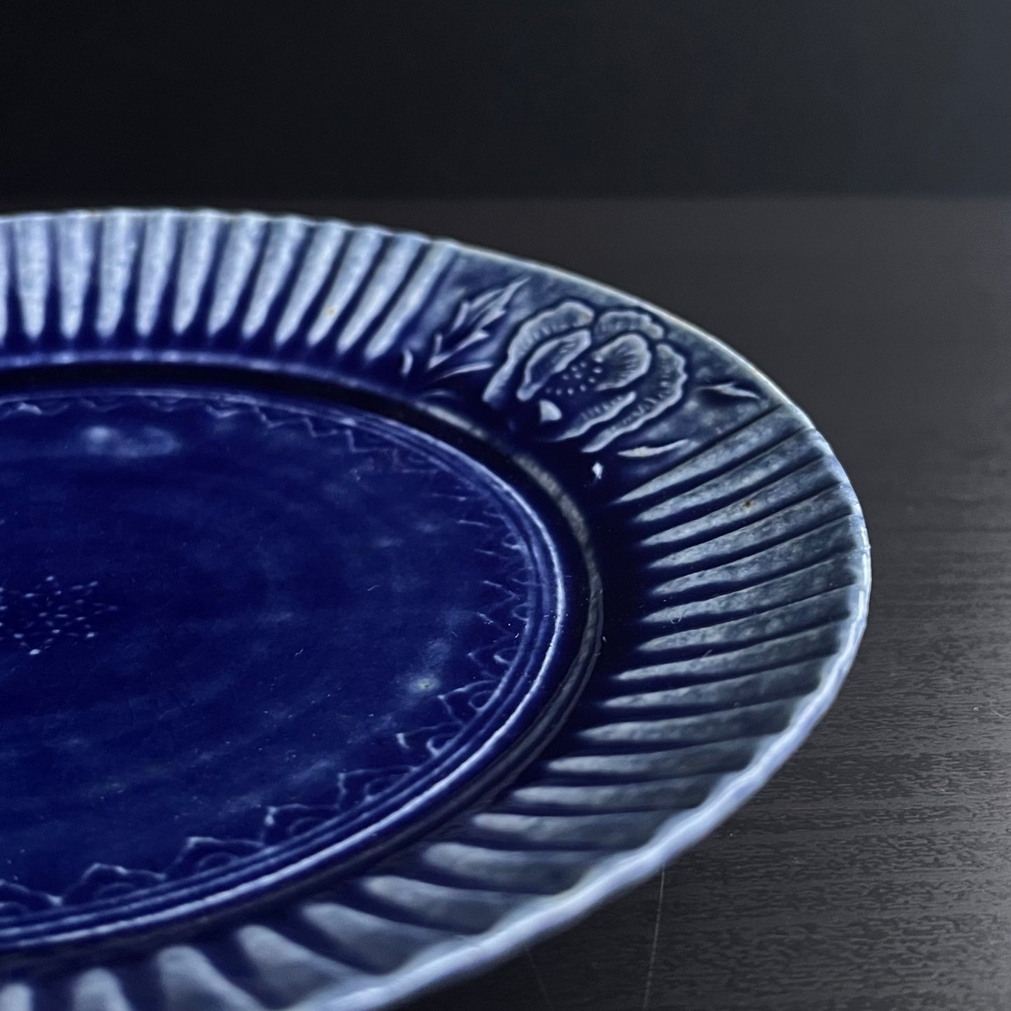 瑠璃釉花文輪花皿