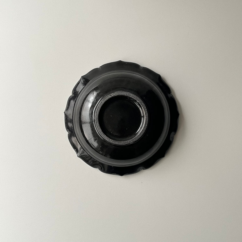 黒釉輪花向附