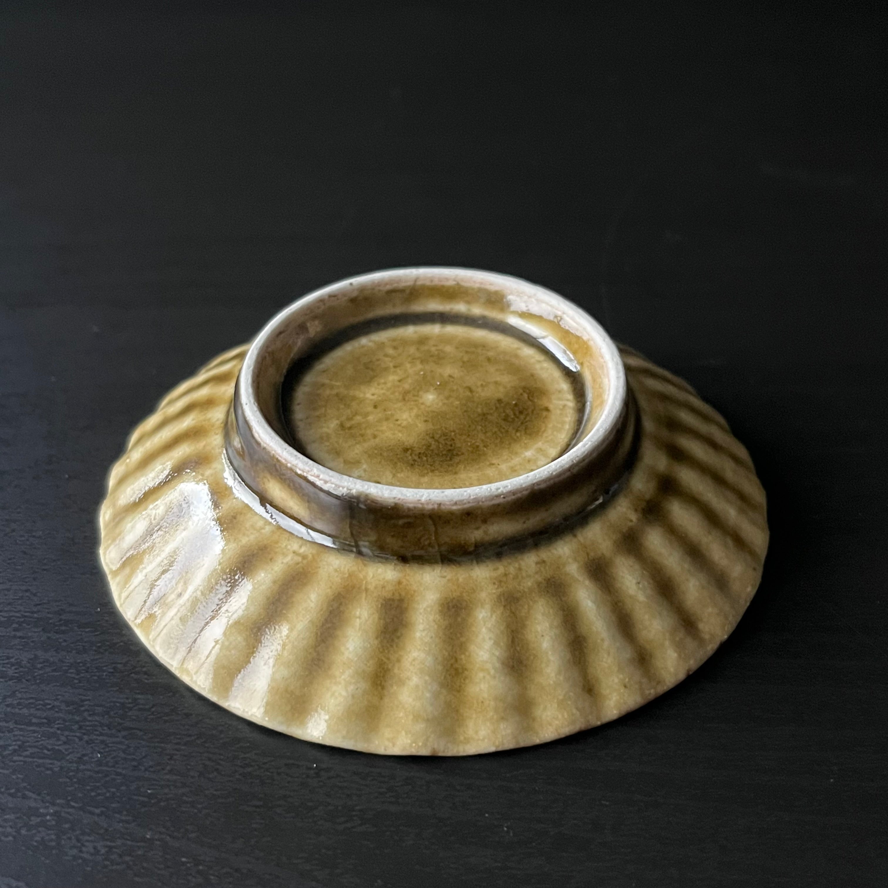 灰釉輪花小皿 - dandeliOn