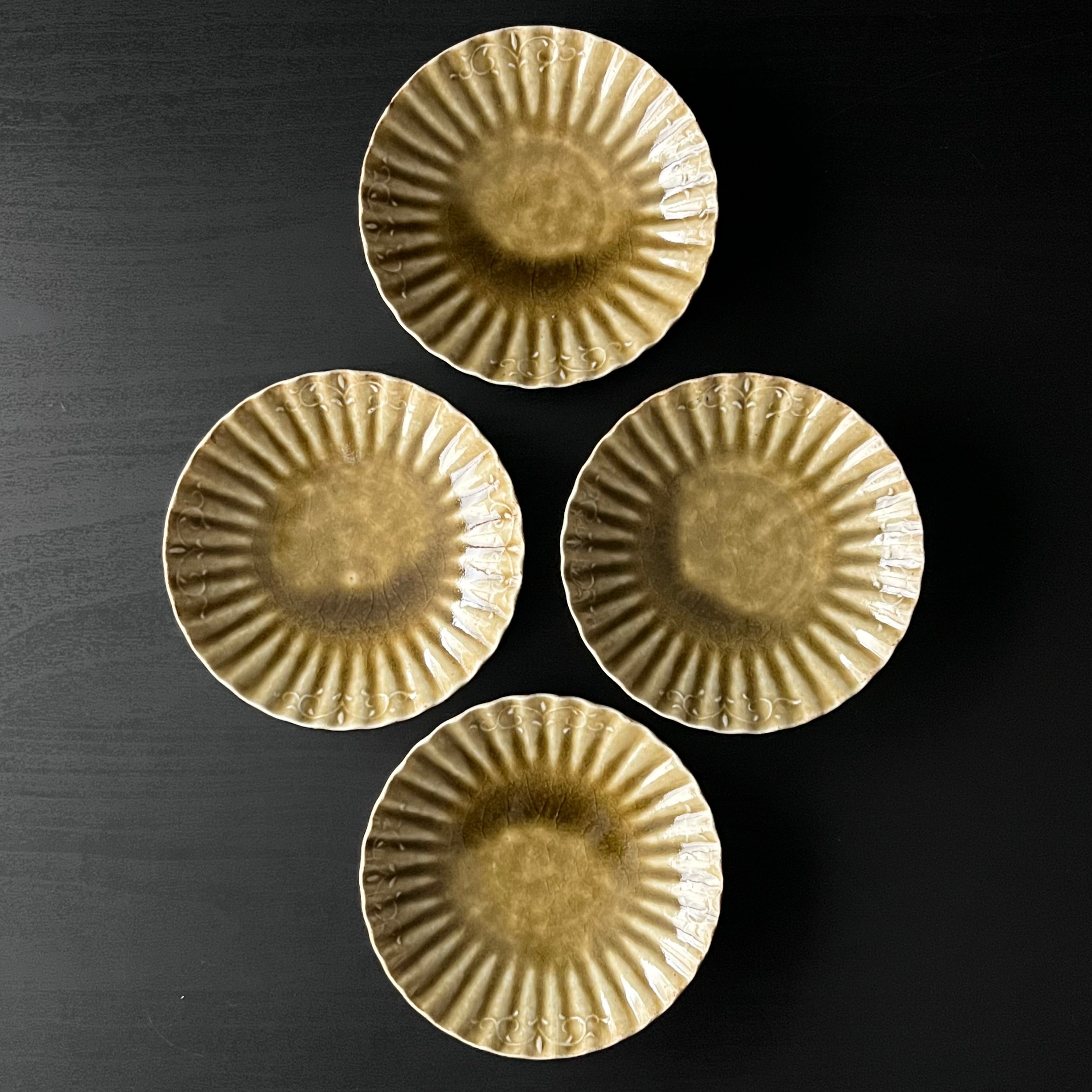 灰釉輪花小皿 - dandeliOn