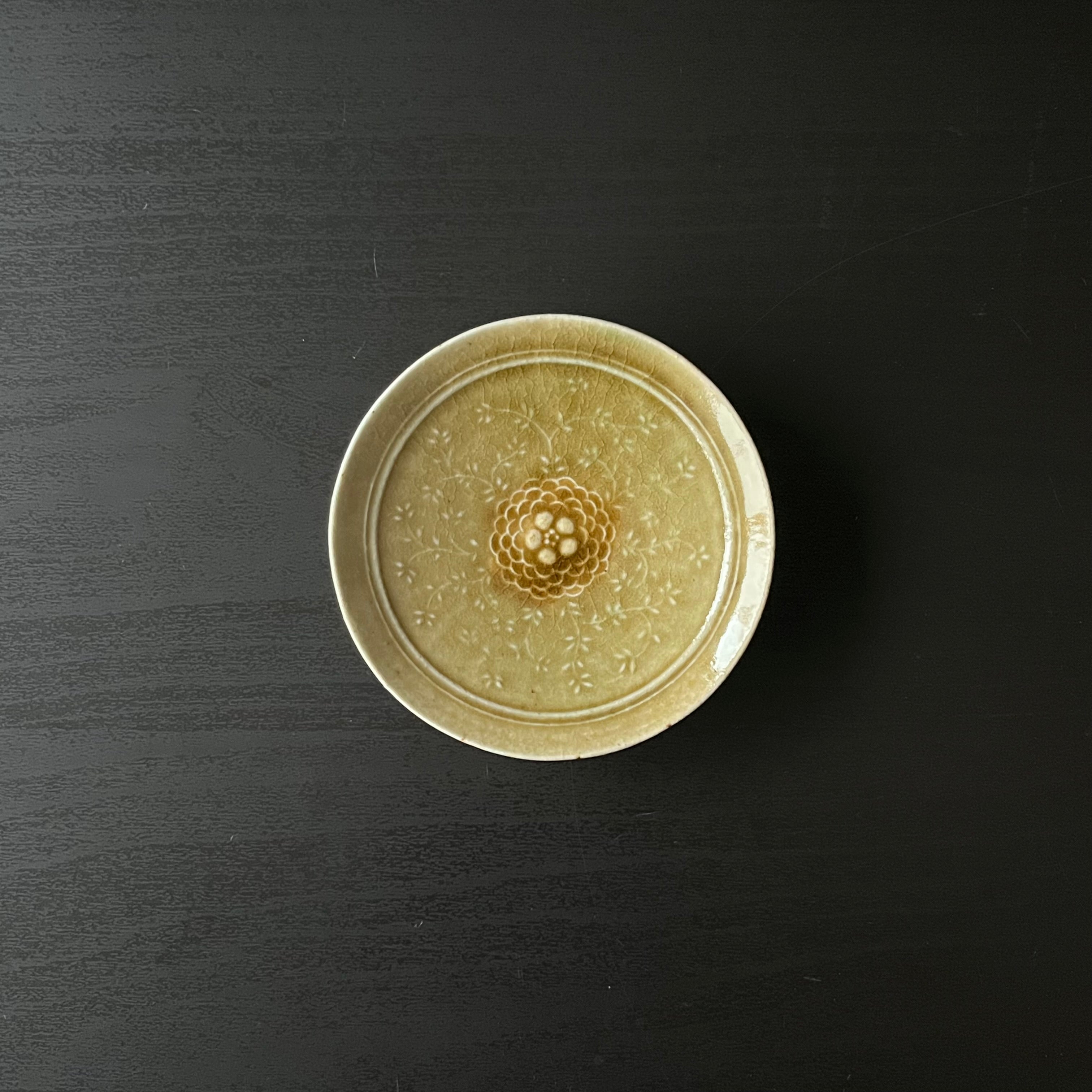 緑釉二彩花文小皿 - dandeliOn