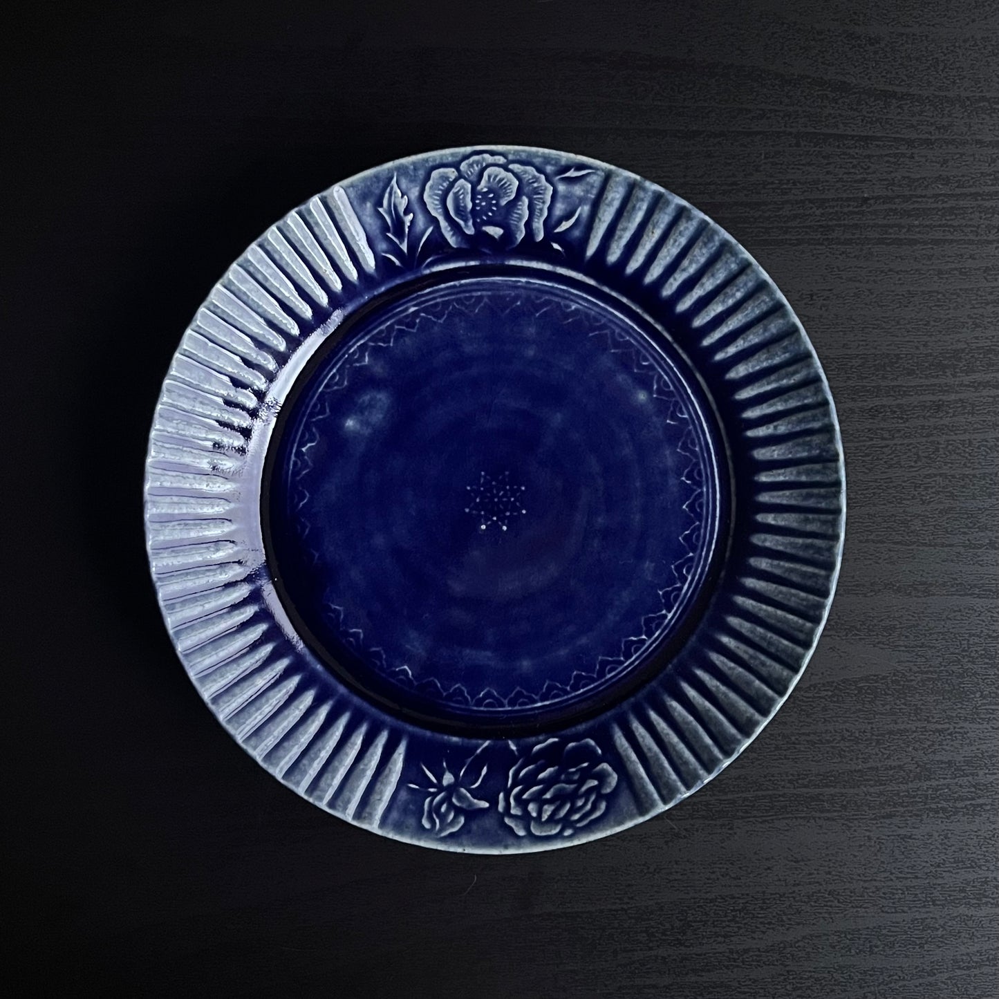 瑠璃釉花文輪花皿