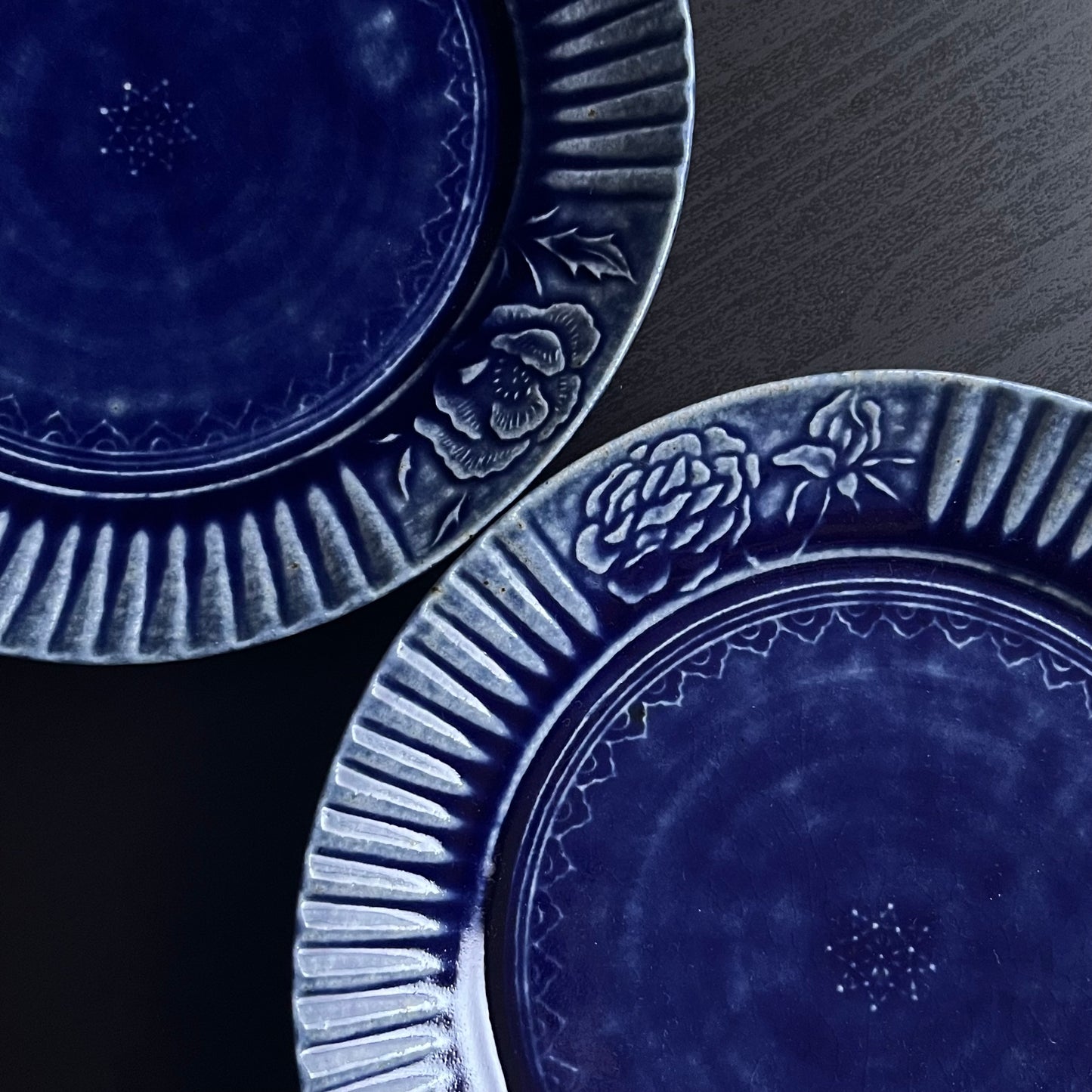 瑠璃釉花文輪花皿