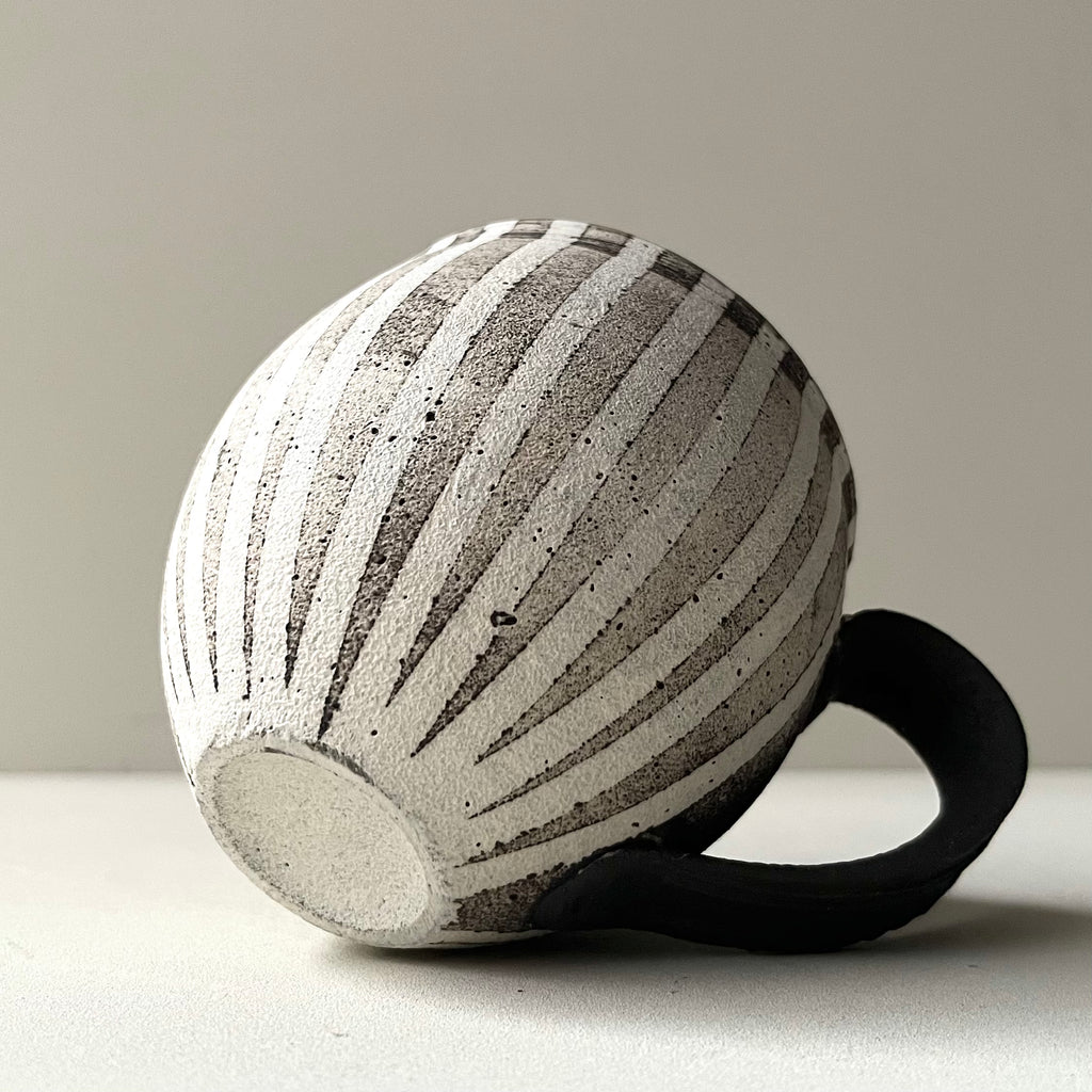 丸マグカップ（黒縞々） - dandeliOn