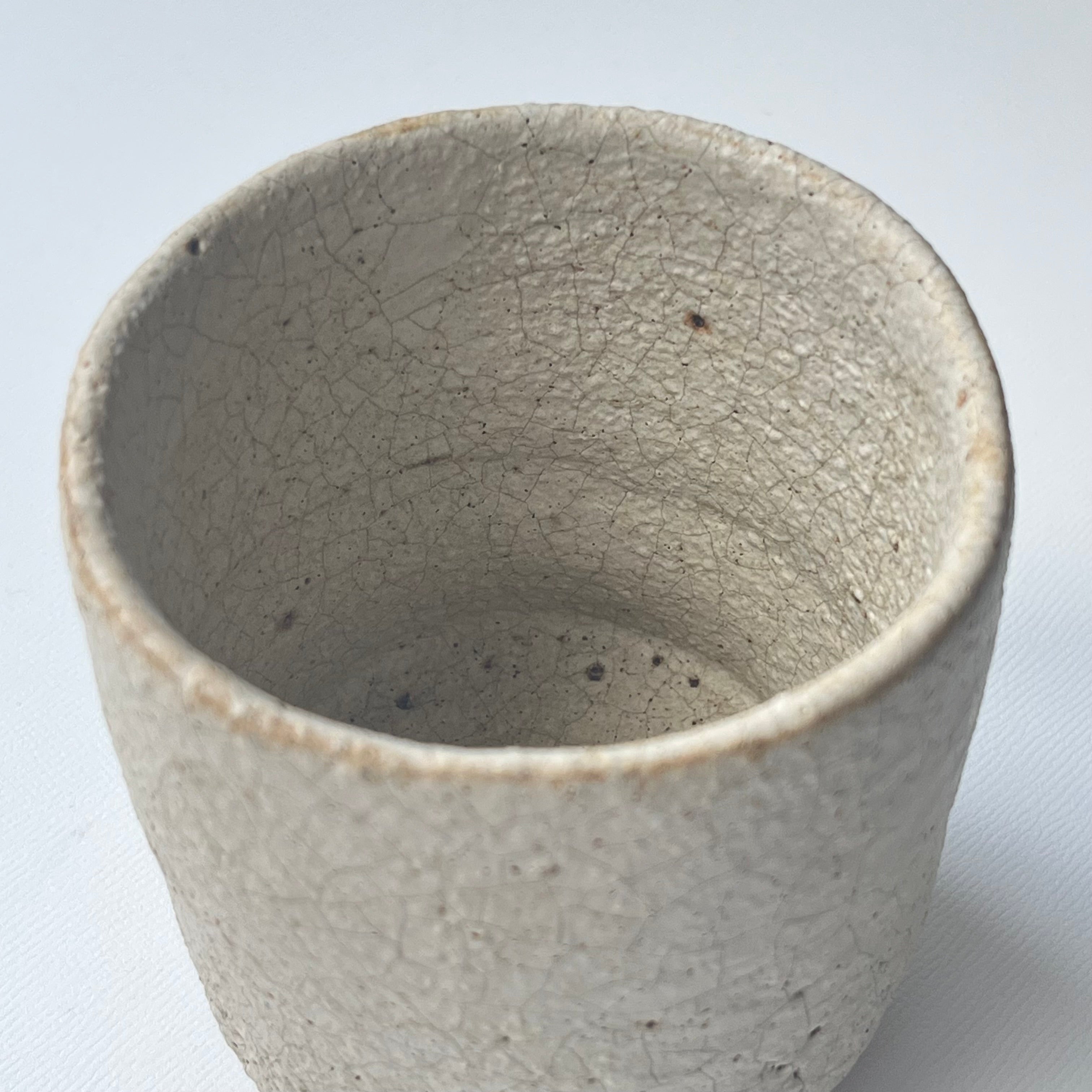 白釉湯呑み