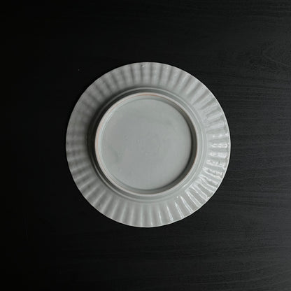 白磁草花文輪花皿