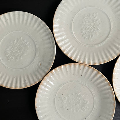 白磁金木犀文小皿