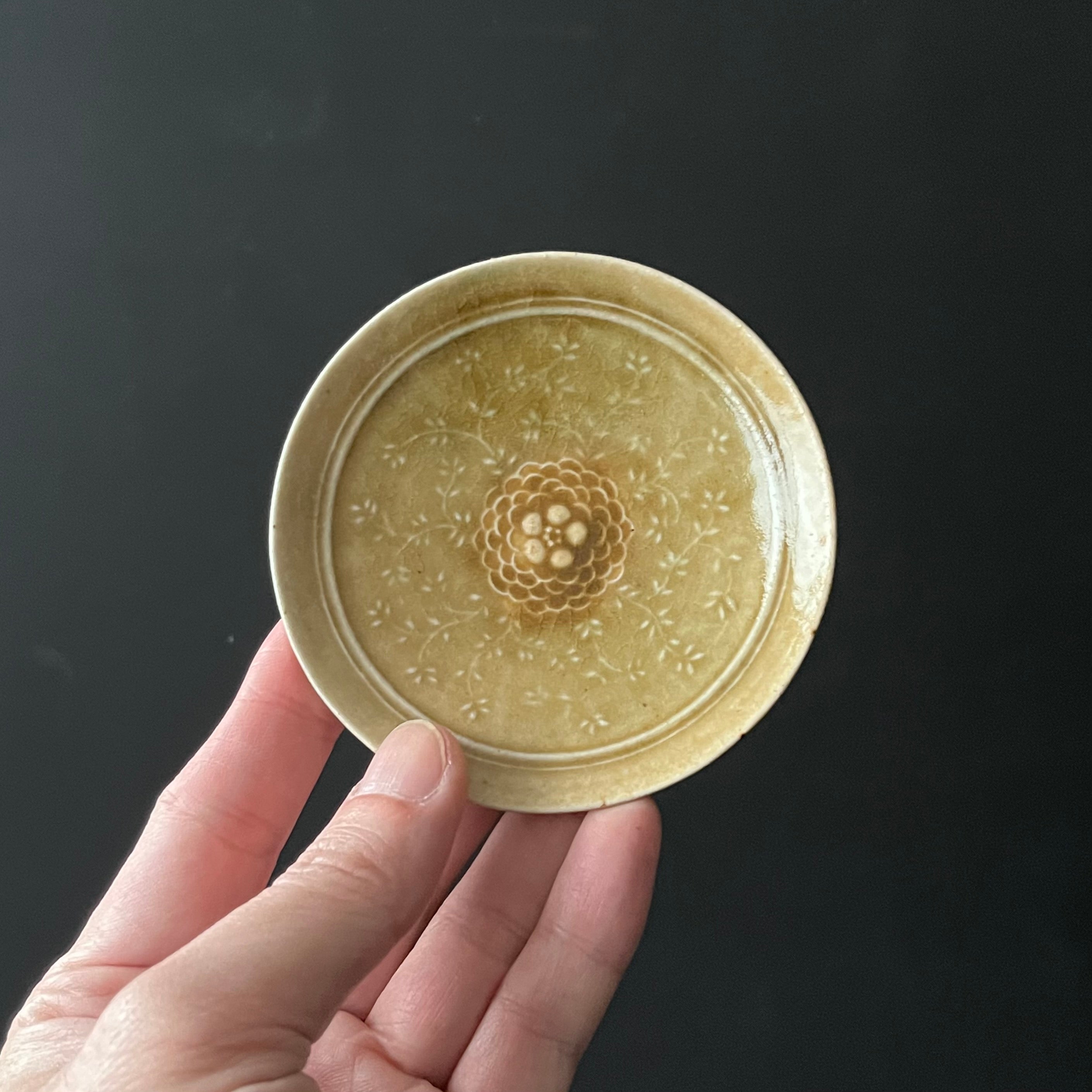 緑釉二彩花文小皿 - dandeliOn