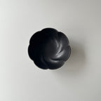 黒釉捻り菊鉢　中