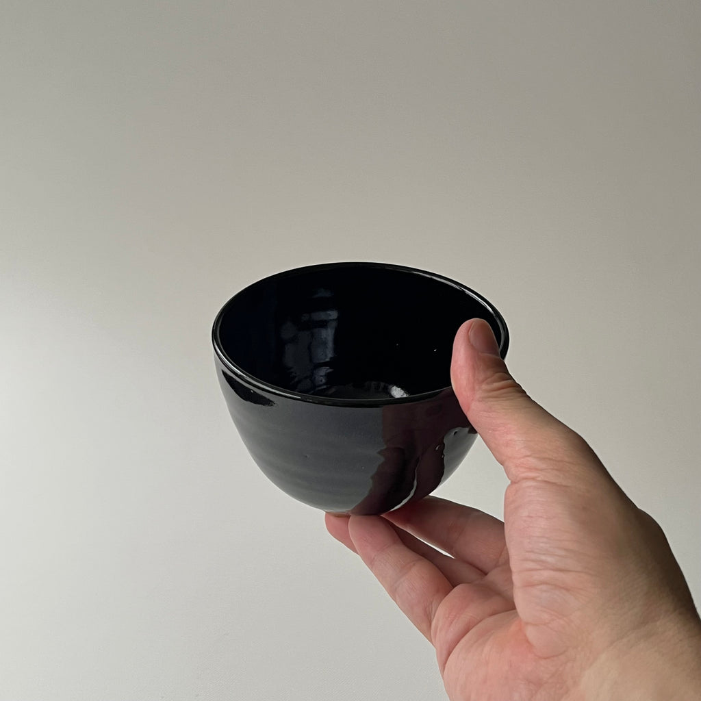 黒絵茶碗　五福蝙蝠