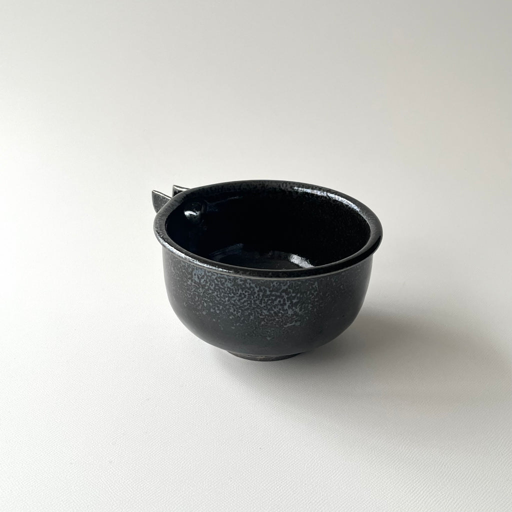 黒釉片口