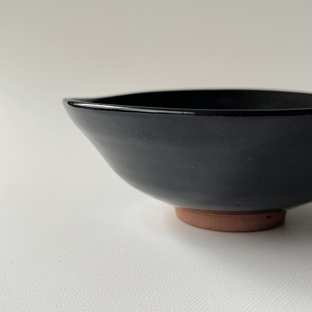 黒絵鉢　五福蝙蝠