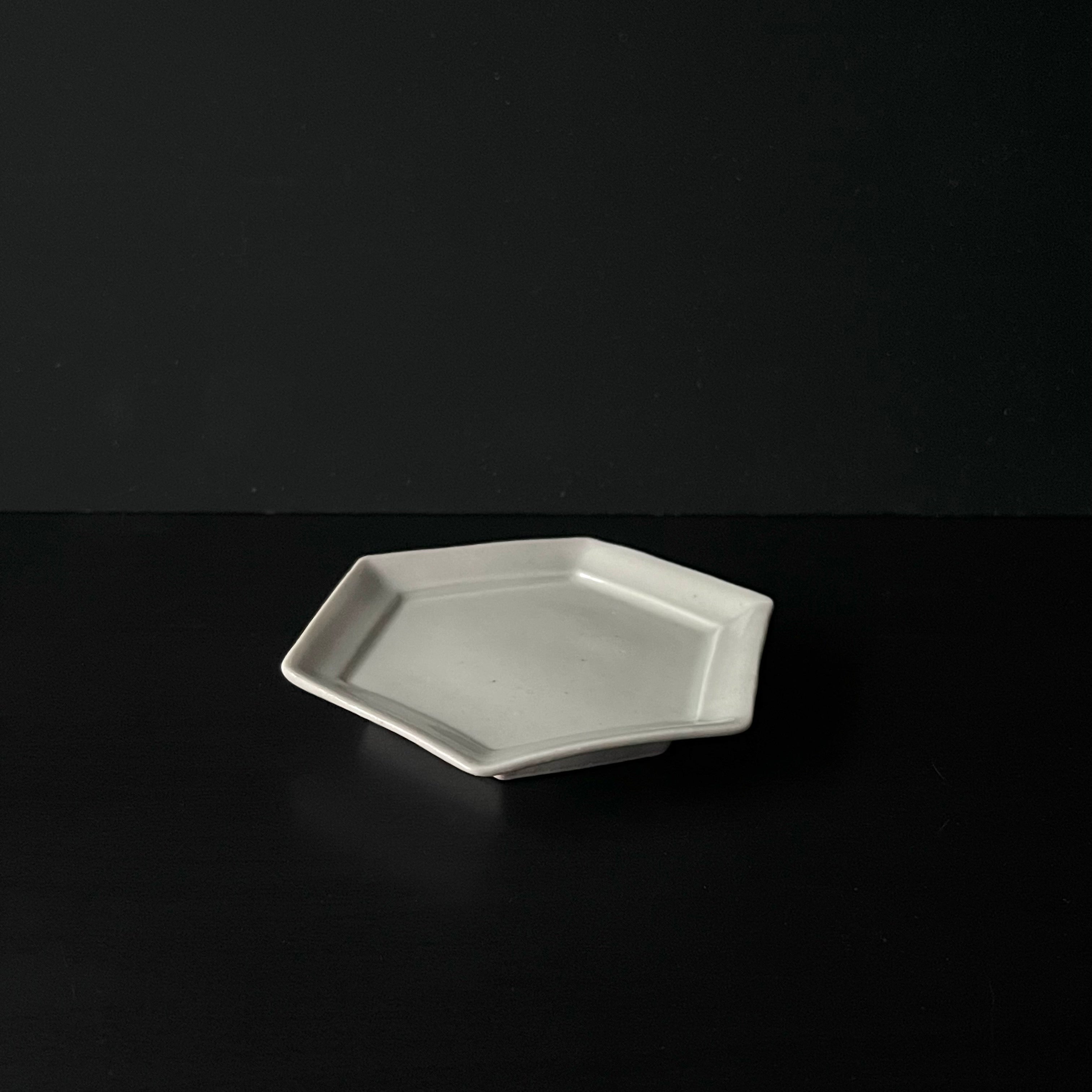 白磁六角小皿 - dandeliOn