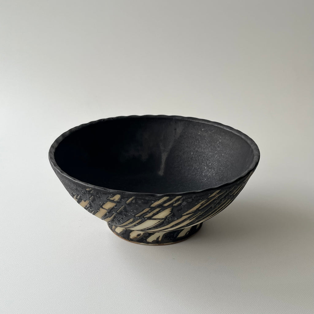 白線文様黒釉ボウル