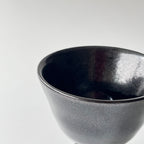 鉄釉高圷酒盃