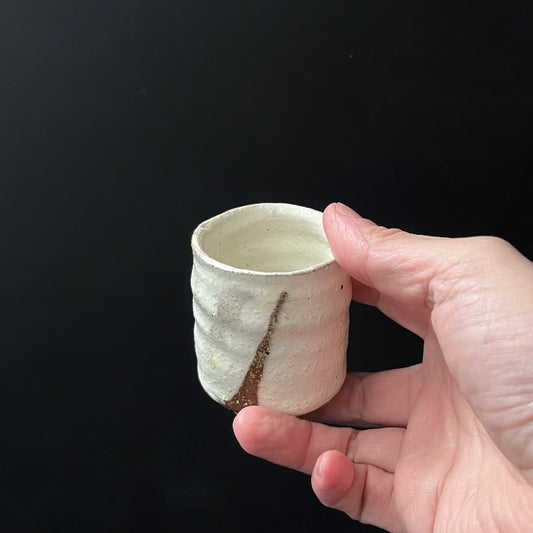粉引酒呑