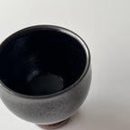 鉄釉高圷酒盃