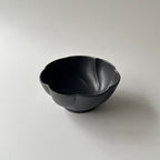 黒釉捻り菊鉢　中
