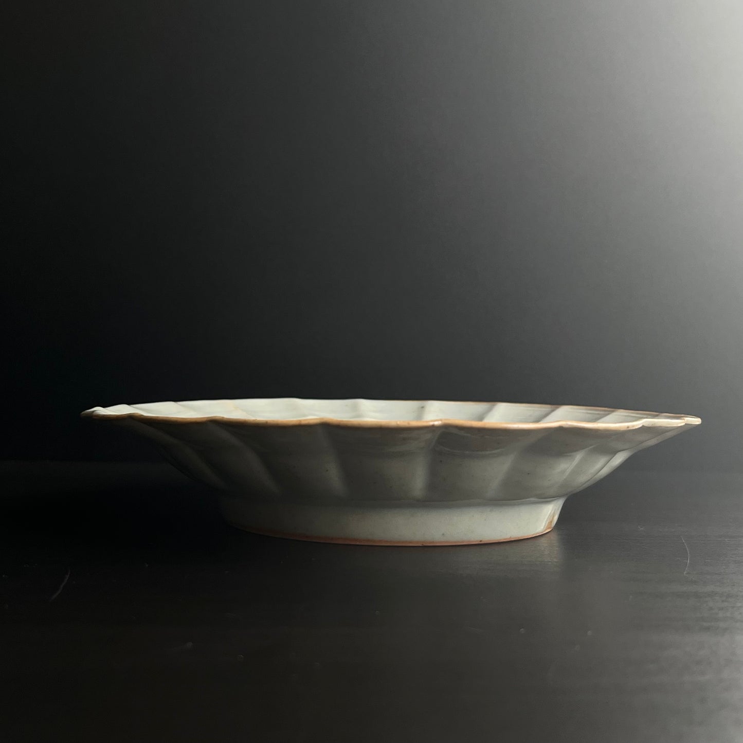 白磁輪花リム鉢（大）