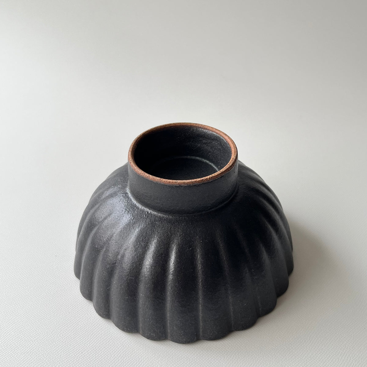 黒釉菊鉢