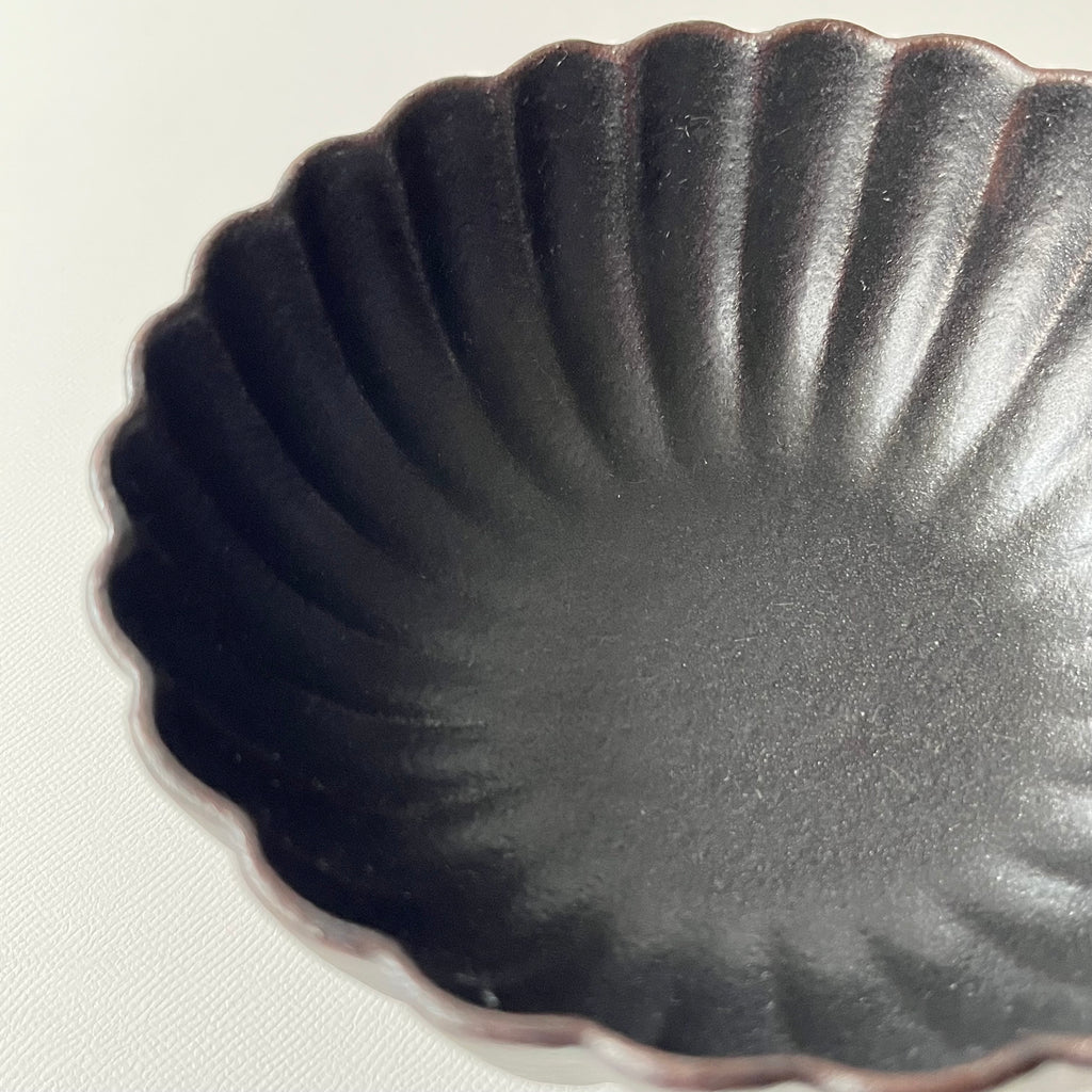 黒釉菊鉢
