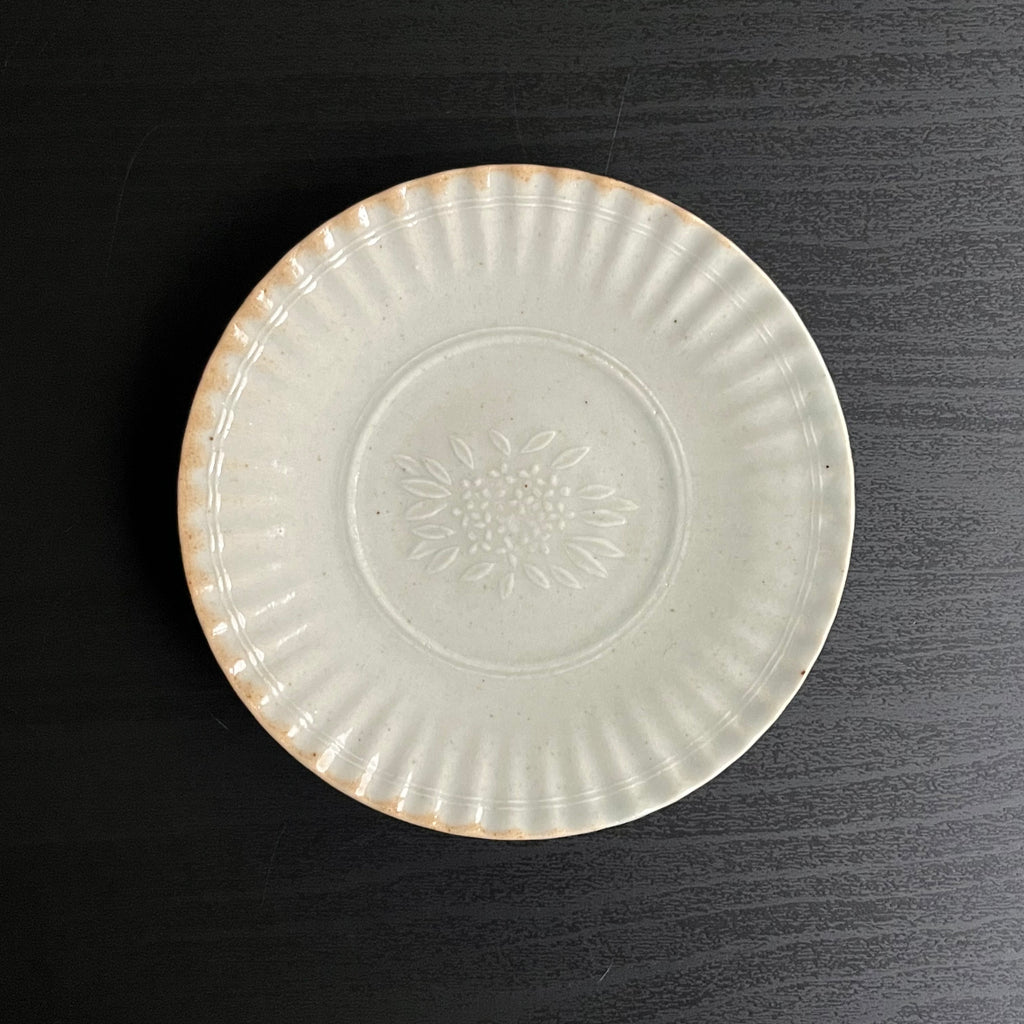 白磁金木犀文小皿