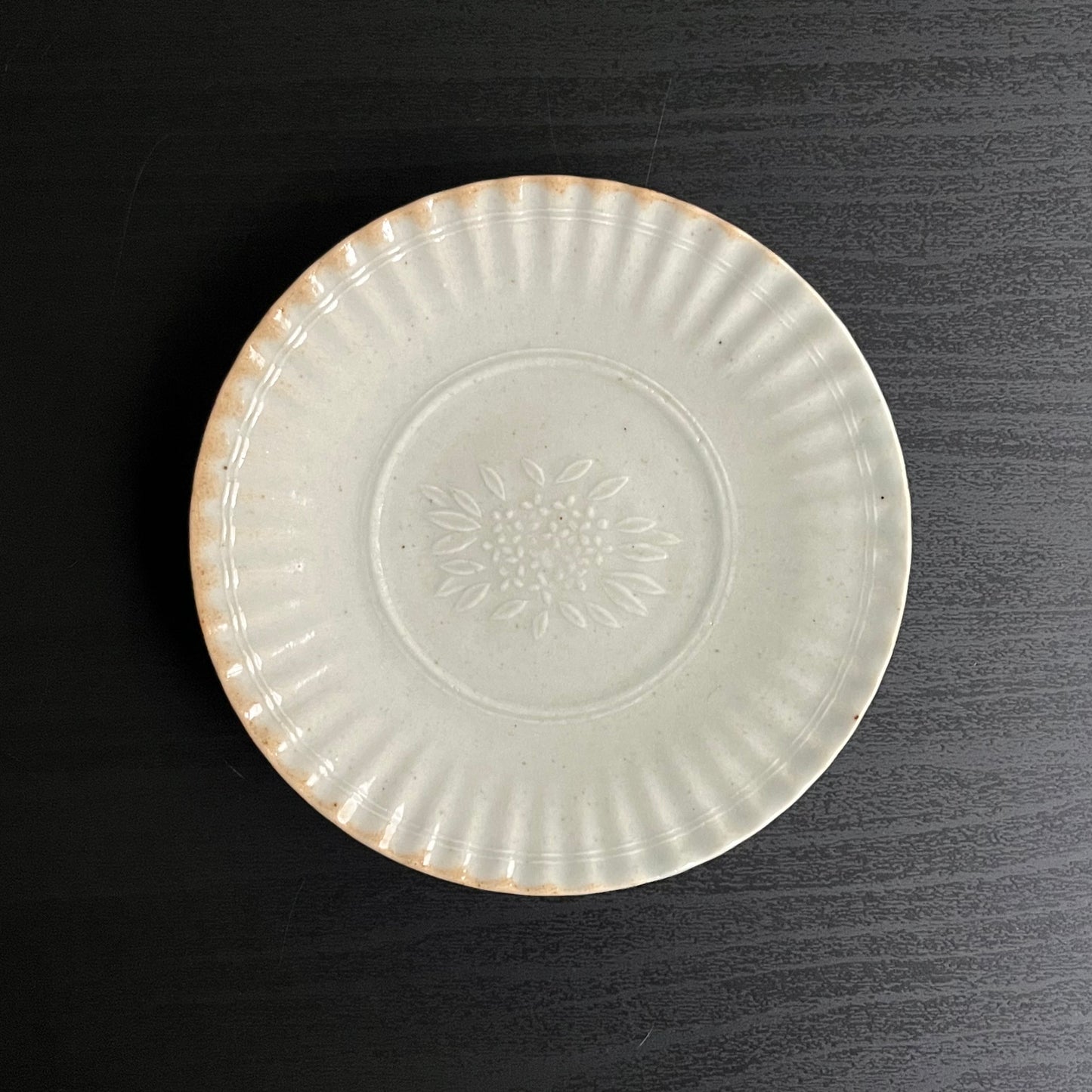 白磁金木犀文小皿