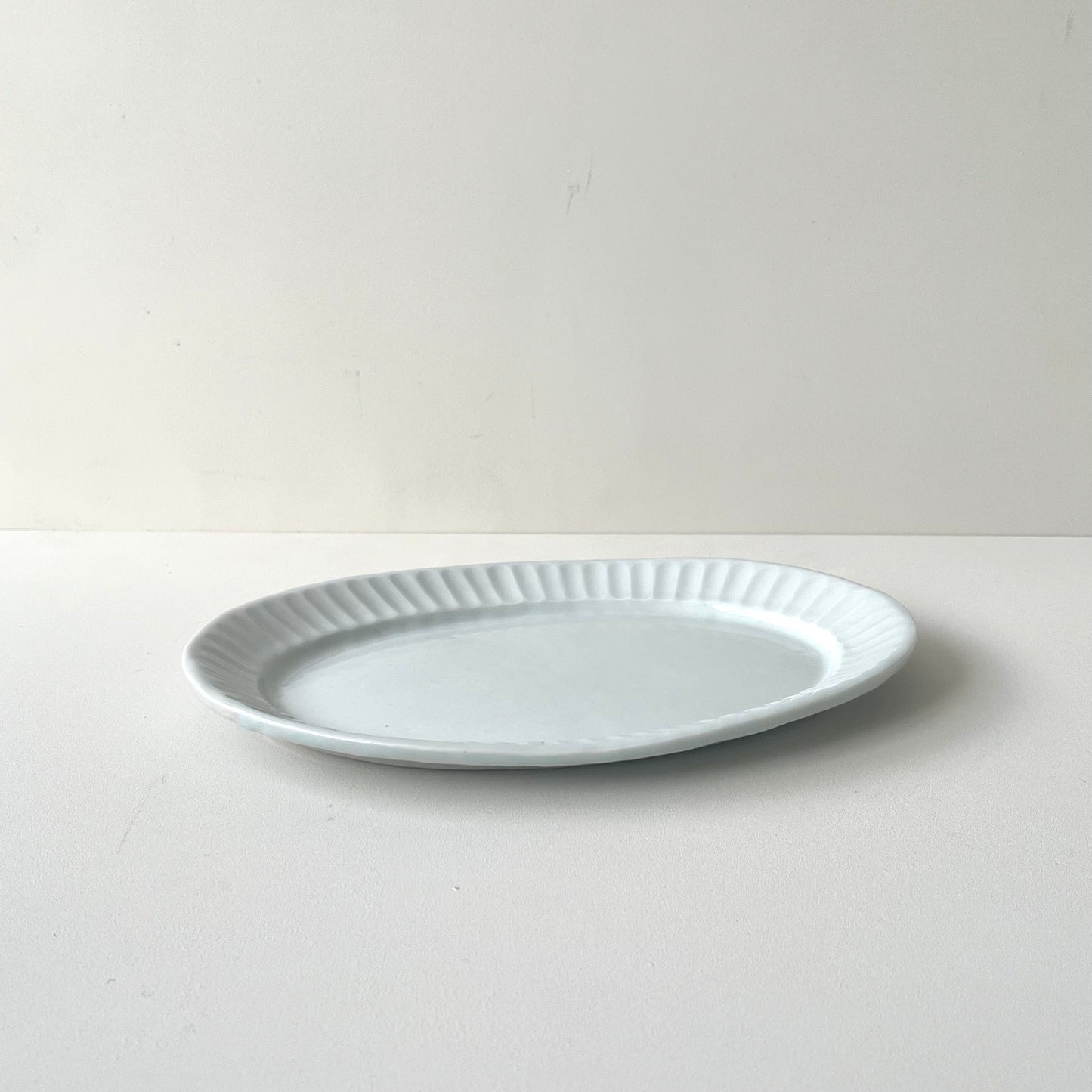 白磁シノギオーバル皿（大）