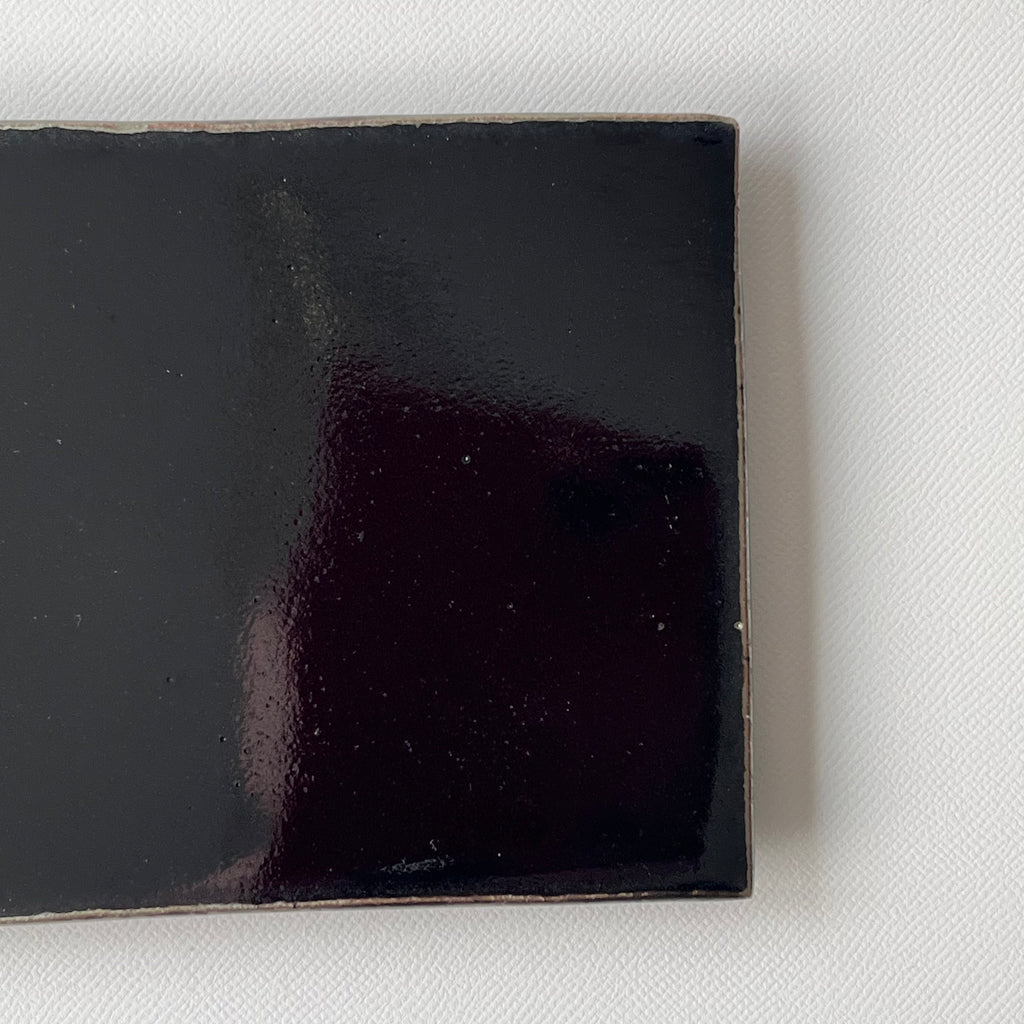 黒釉板皿