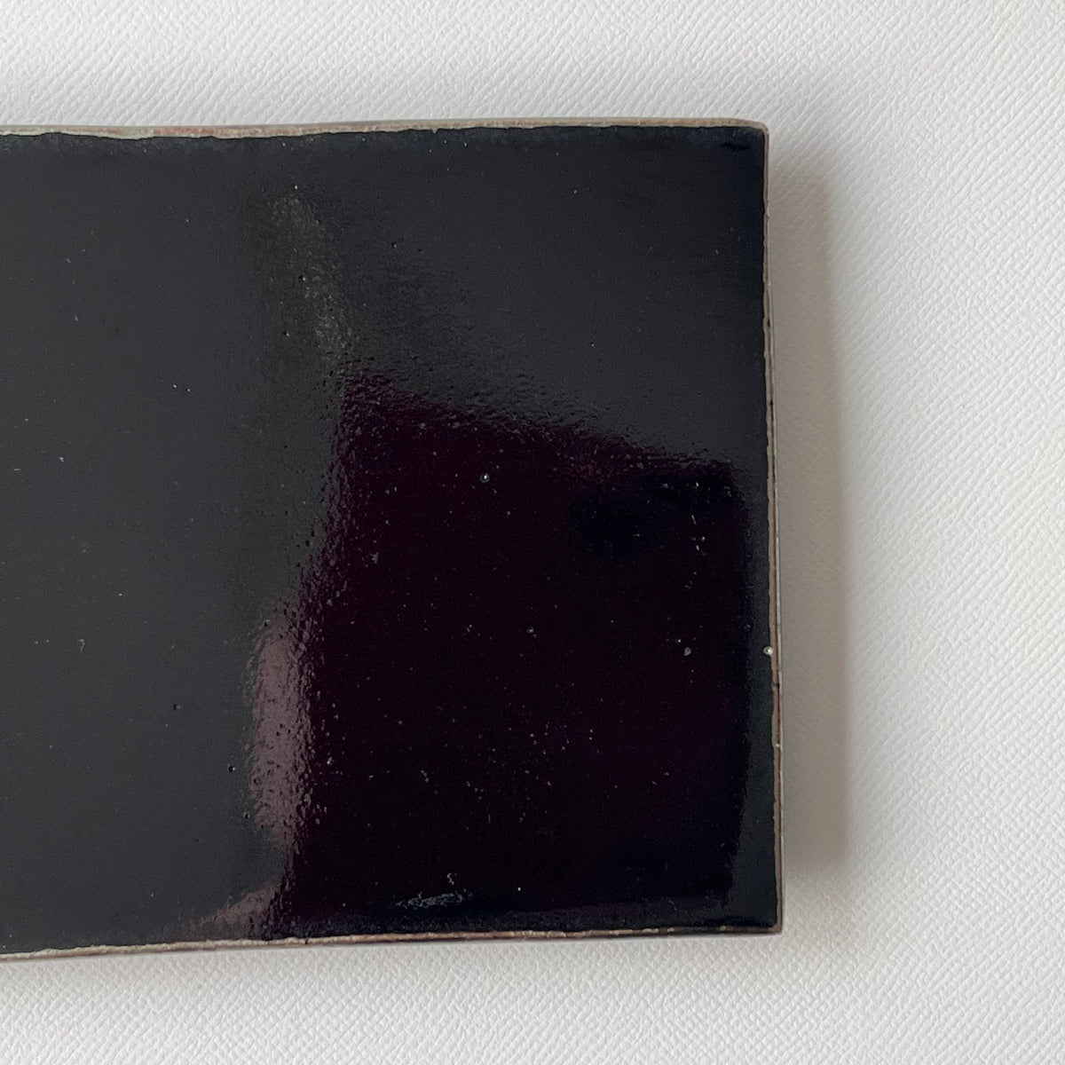 黒釉板皿