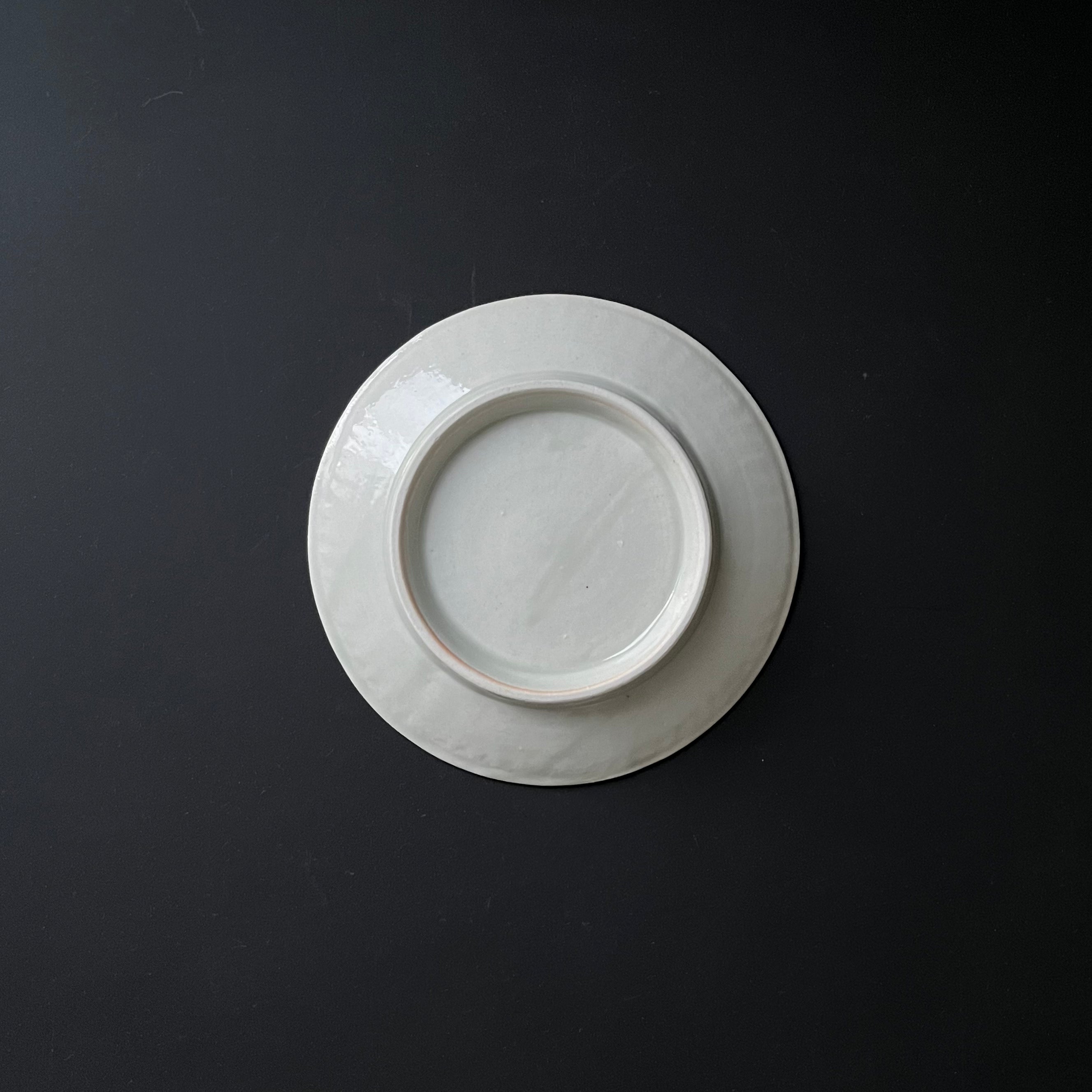 白磁菖蒲文皿 - dandeliOn