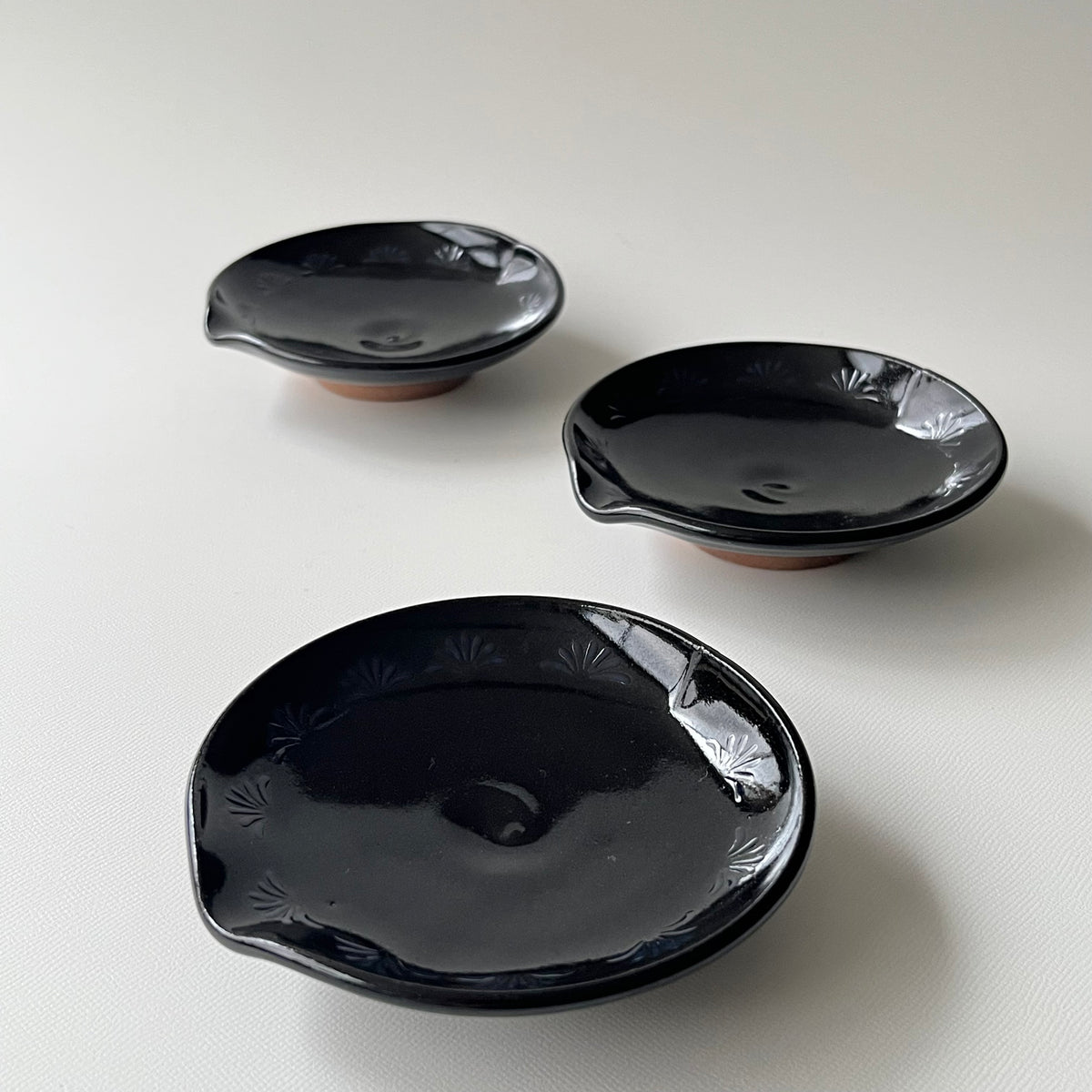 黒絵小皿　パルメット