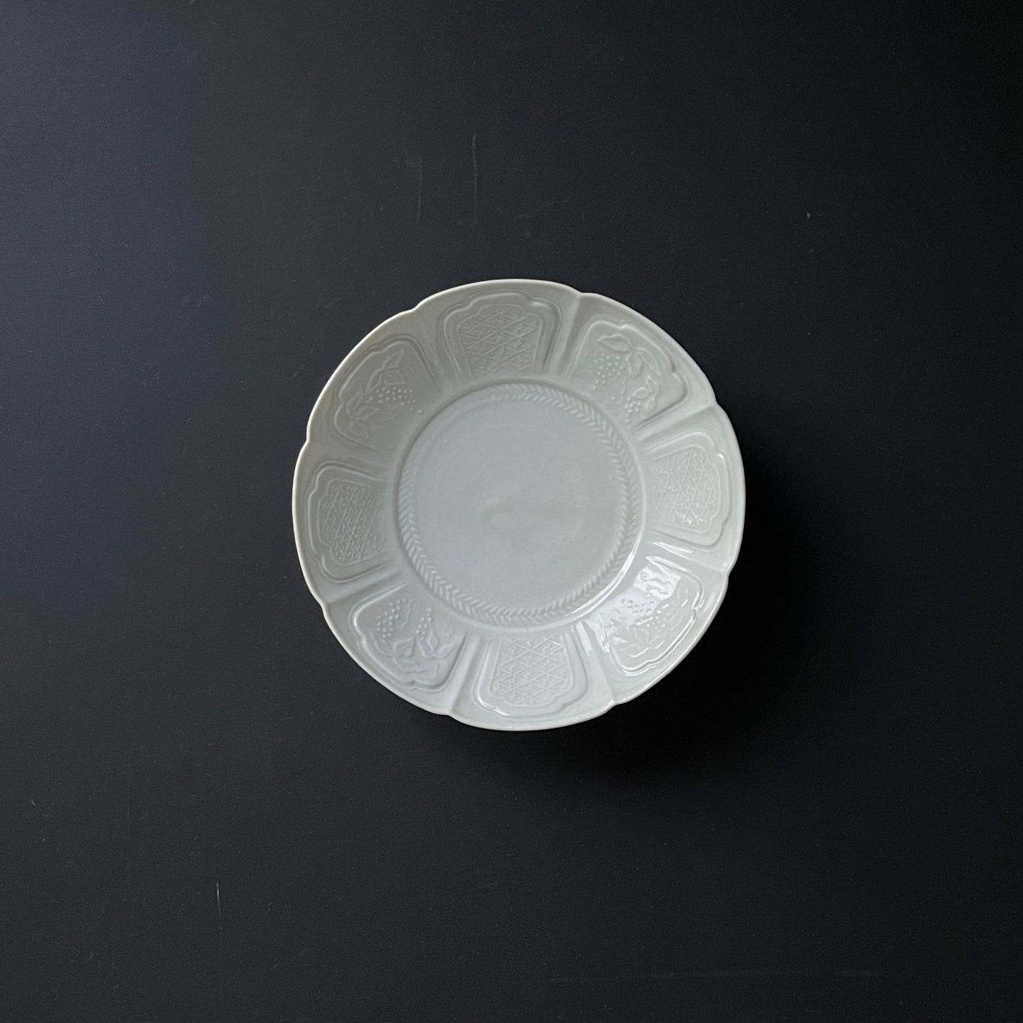 白磁葡萄文鉢