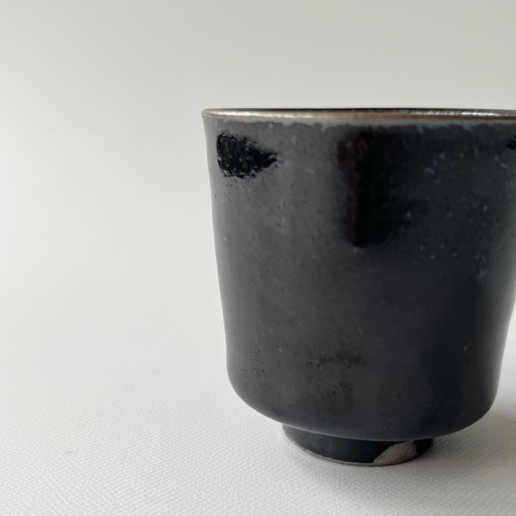 黒釉ぐい呑