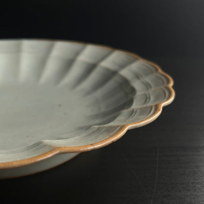白磁輪花リム鉢（大）