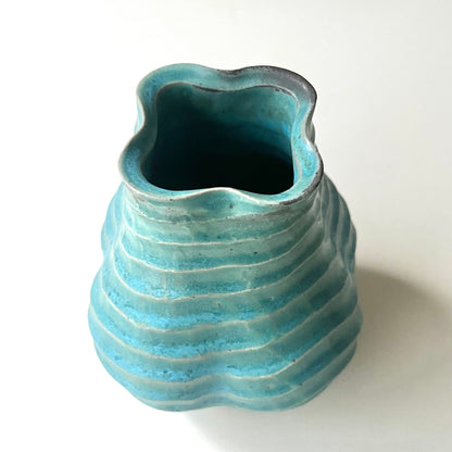 トルコ釉シノギ壺