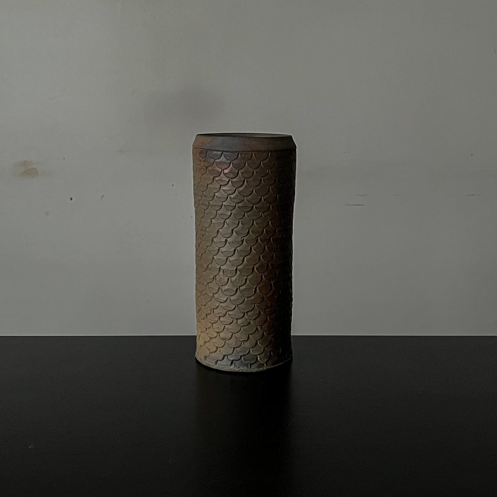 南蛮龍鱗筒花入