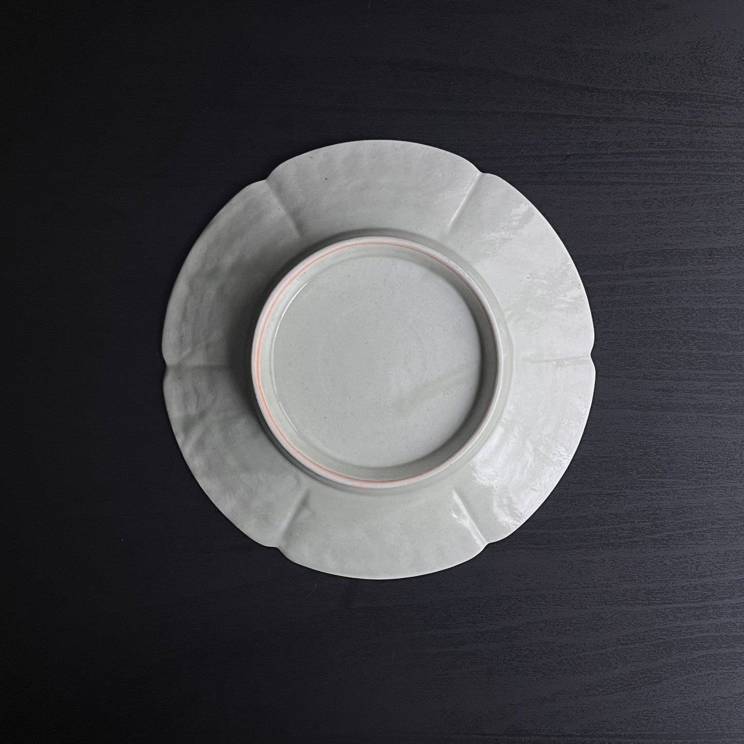 白磁陽刻輪花皿