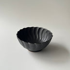 黒釉捻り菊鉢　大