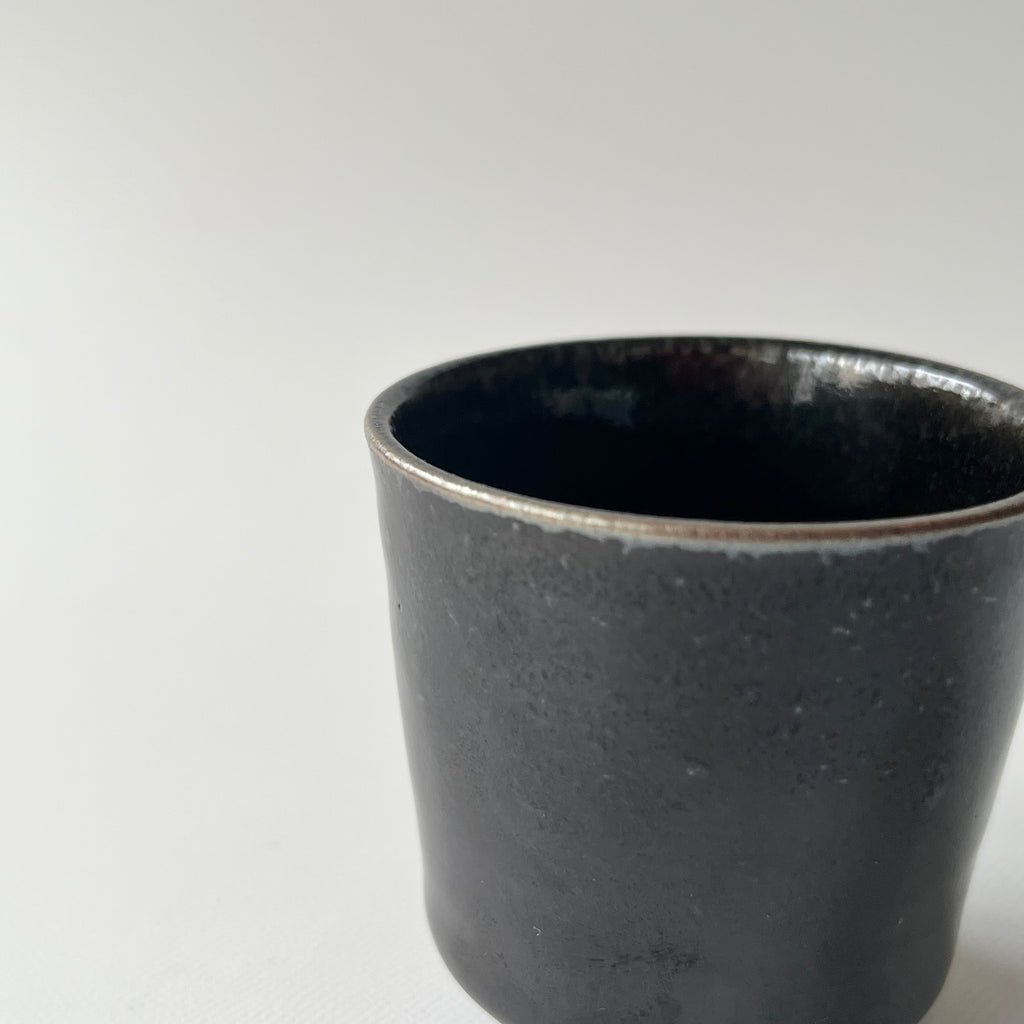 黒釉ぐい呑