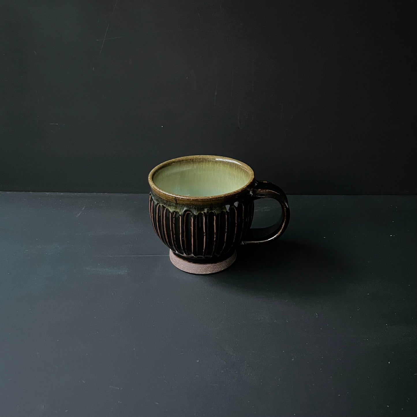 黒釉シノギマグカップ