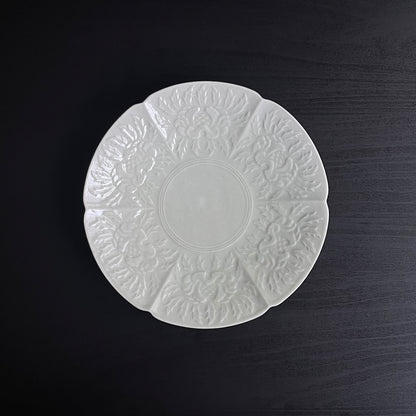白磁陽刻輪花皿
