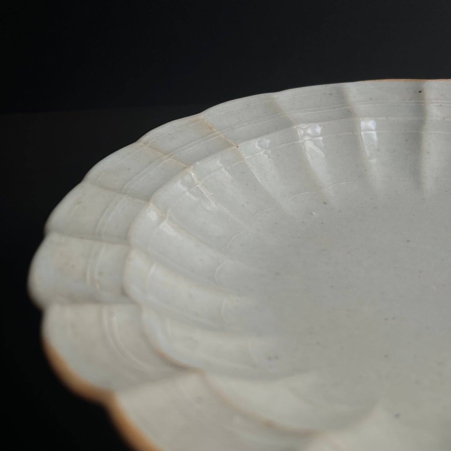 白磁輪花リム鉢（大）