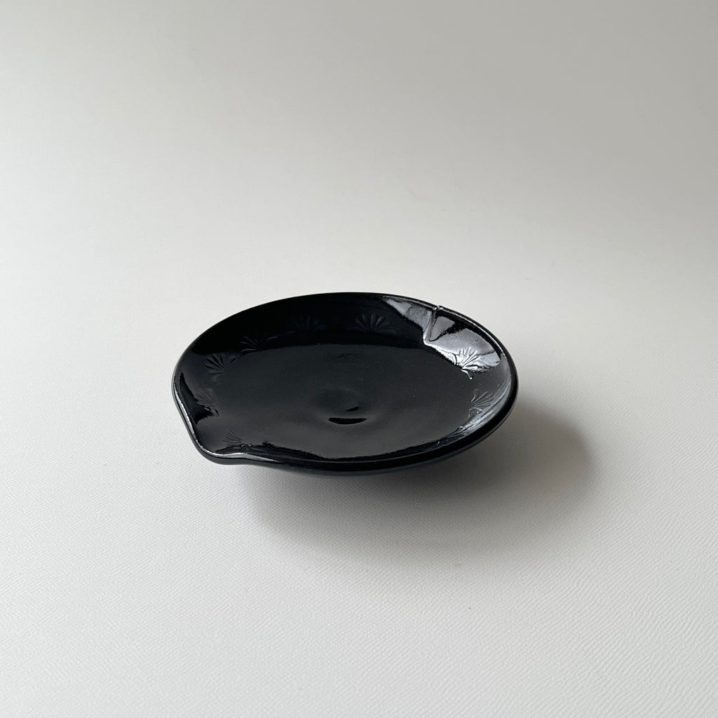 黒絵小皿　パルメット