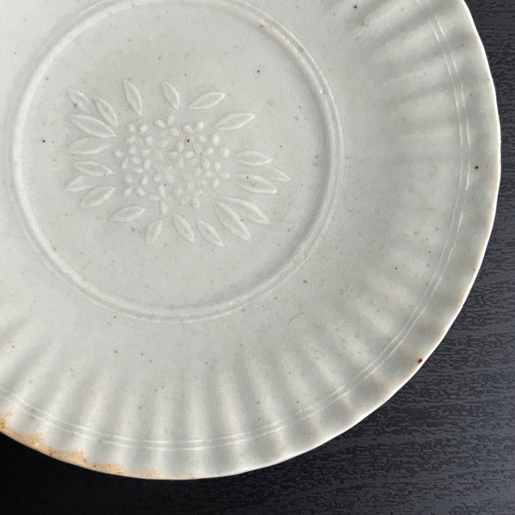 白磁金木犀文小皿