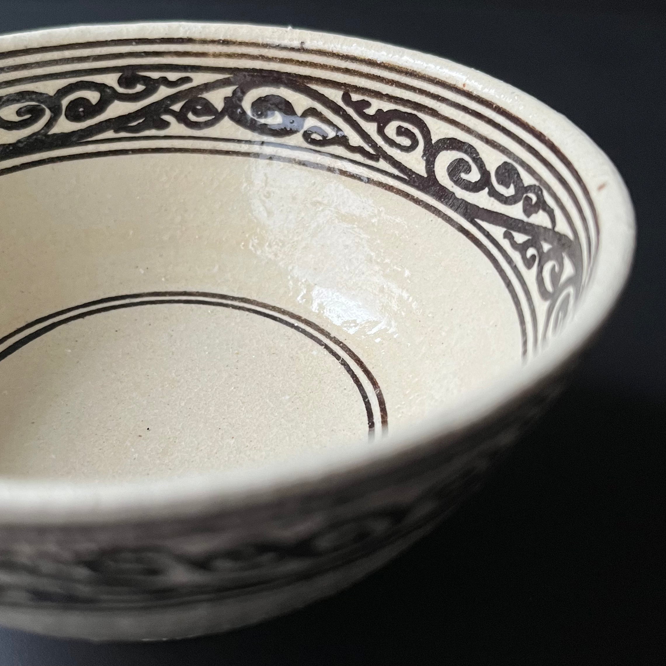 鉄絵唐草文飯碗 - dandeliOn